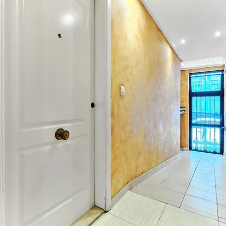 Calle Pola De Siero 38 , Two Bedroom Near Locos With Large Terrace And Air Conditioning In Every Room, Apartment