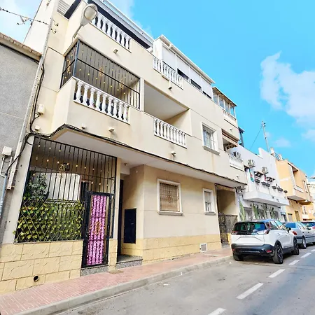 Apartment Calle Pola De Siero 38 , Two Bedroom Near Locos With Large Terrace And Air Conditioning In Every Room,