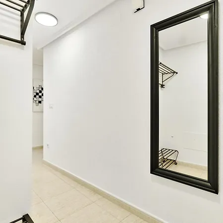 Calle Pola De Siero 38 , Two Bedroom Near Locos With Large Terrace And Air Conditioning In Every Room, Apartment