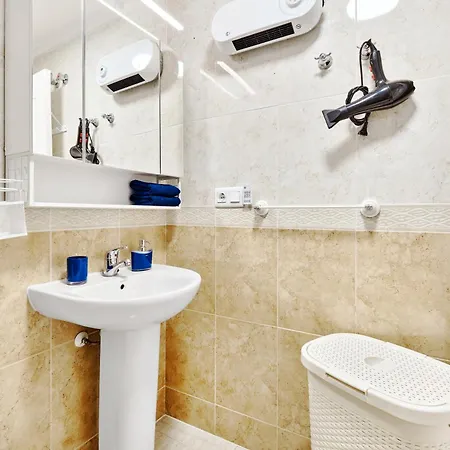 Apartment Calle Pola De Siero 38 , Two Bedroom Near Locos With Large Terrace And Air Conditioning In Every Room, *