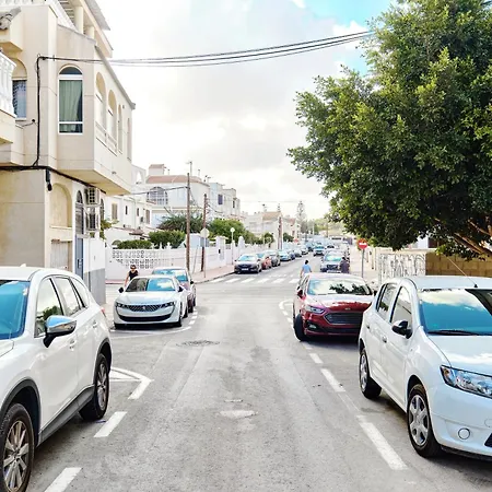 Calle Pola De Siero 38 , Two Bedroom Near Locos With Large Terrace And Air Conditioning In Every Room, Apartment