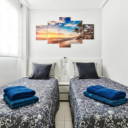 Calle Pola De Siero 38 , Two Bedroom Near Locos With Large Terrace And Air Conditioning In Every Room, Apartment Torrevieja