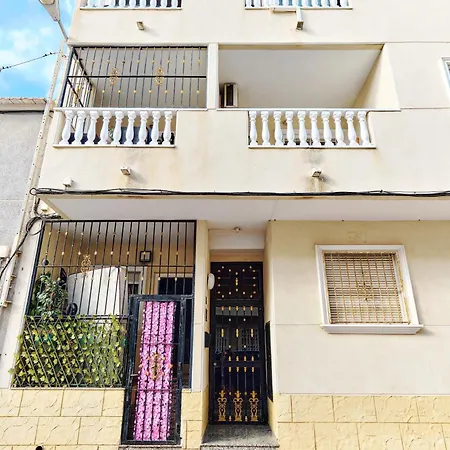 Apartment Calle Pola De Siero 38 , Two Bedroom Near Locos With Large Terrace And Air Conditioning In Every Room,