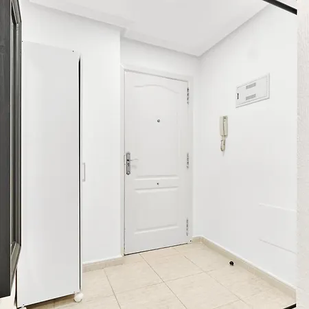 Calle Pola De Siero 38 , Two Bedroom Near Locos With Large Terrace And Air Conditioning In Every Room, Apartment *