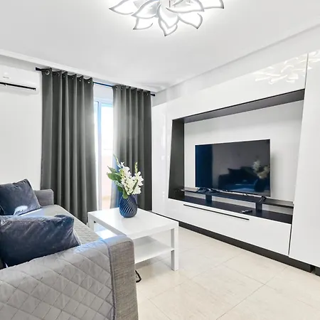 Calle Pola De Siero 38 , Two Bedroom Near Locos With Large Terrace And Air Conditioning In Every Room, Apartment Torrevieja